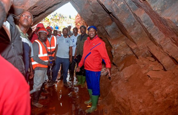 Burundi : Le Chef de l’État visite l’exploitation de cassitérite à Makebuko, Gitega.