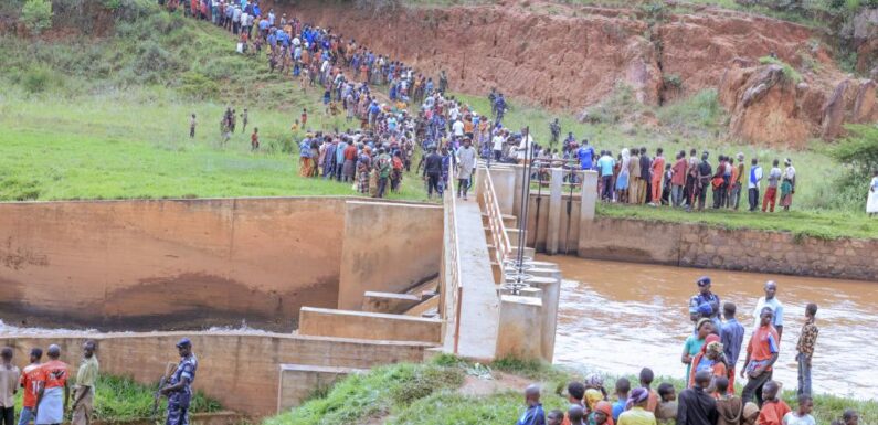 Burundi : Le Président Ndayishimiye visite le barrage de Mubarazi à Muramvya.